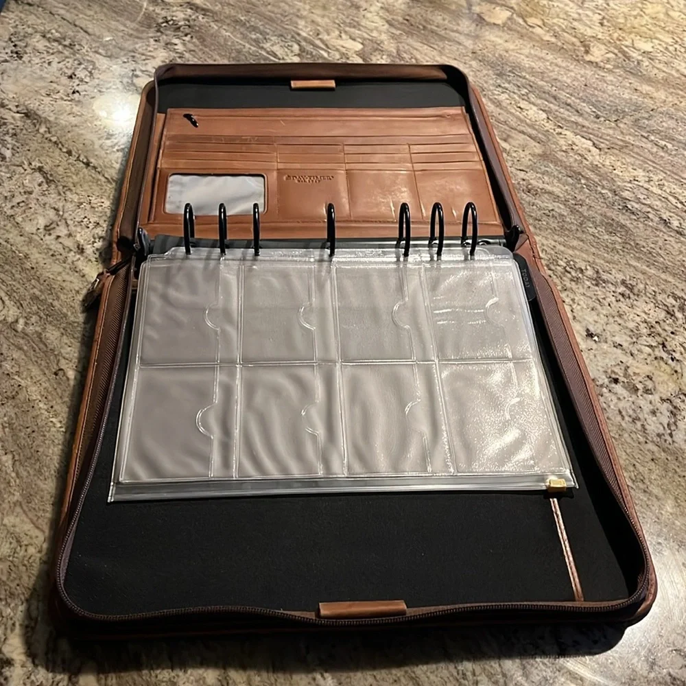 DAYTIMER Planner holds business cards, paper, so many compartments! Used - Picture 11 of 11